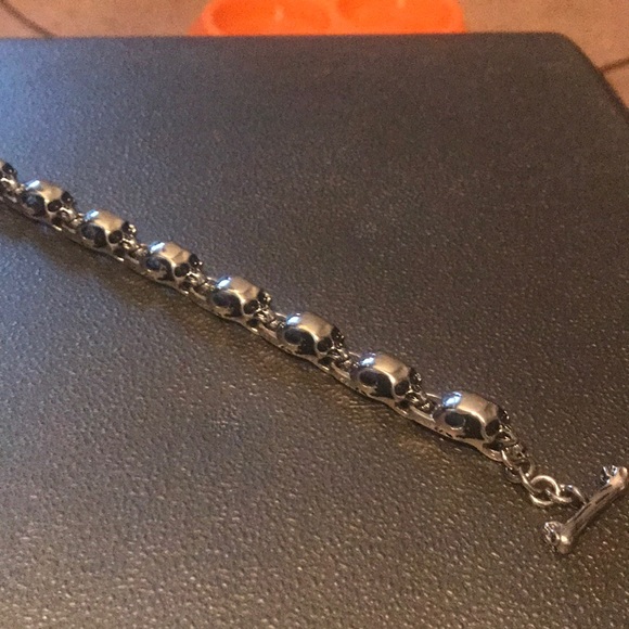 Skull Bracelet - Picture 2 of 3